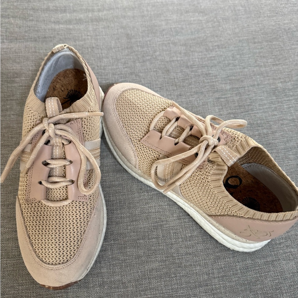 Women’s OTBT Speed Blush Beige Knit Women's Sneakers size 6.5
